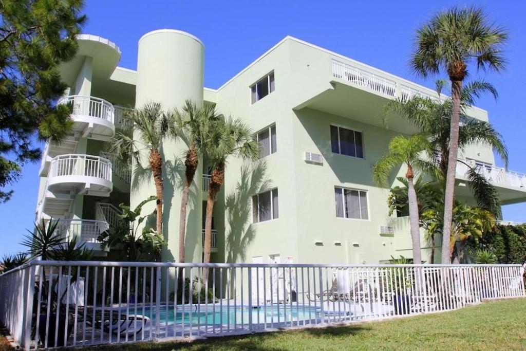 Chart House Suites And Marina Clearwater Beach Exterior photo