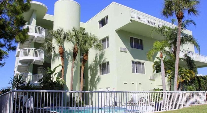 Chart House Suites And Marina Clearwater Beach Exterior photo